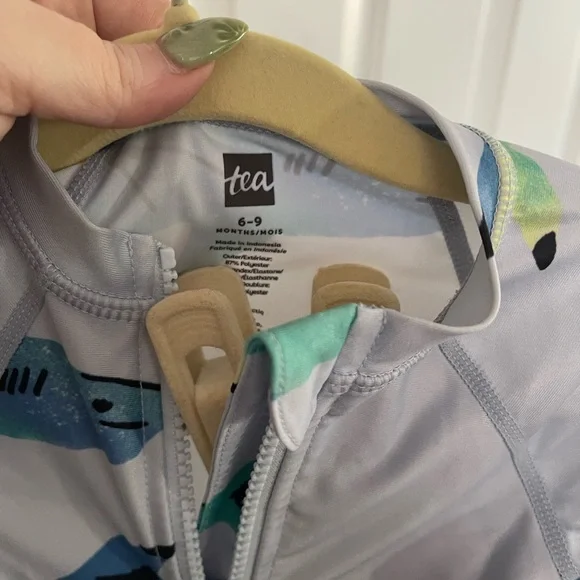 $40 Tea Collection Rashguard 6-9 - Picture 2 of 6